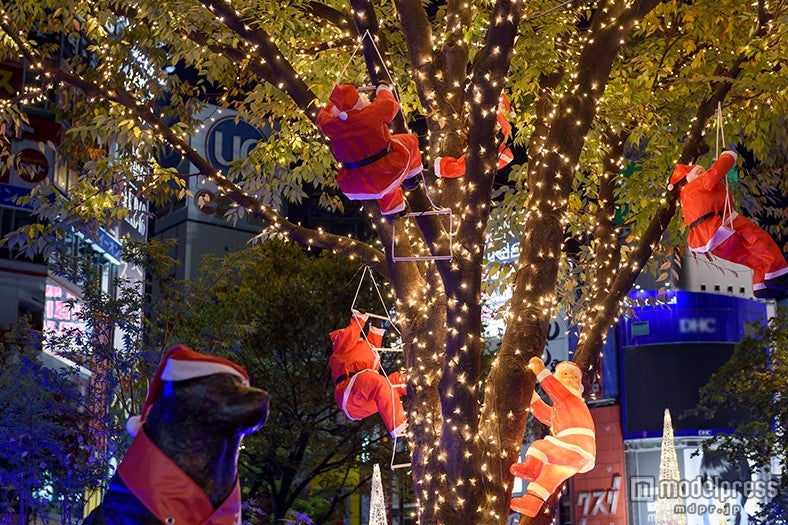 大勢のサンタクロースが出現／画像提供：渋谷サンタフェスティバル実行委員会