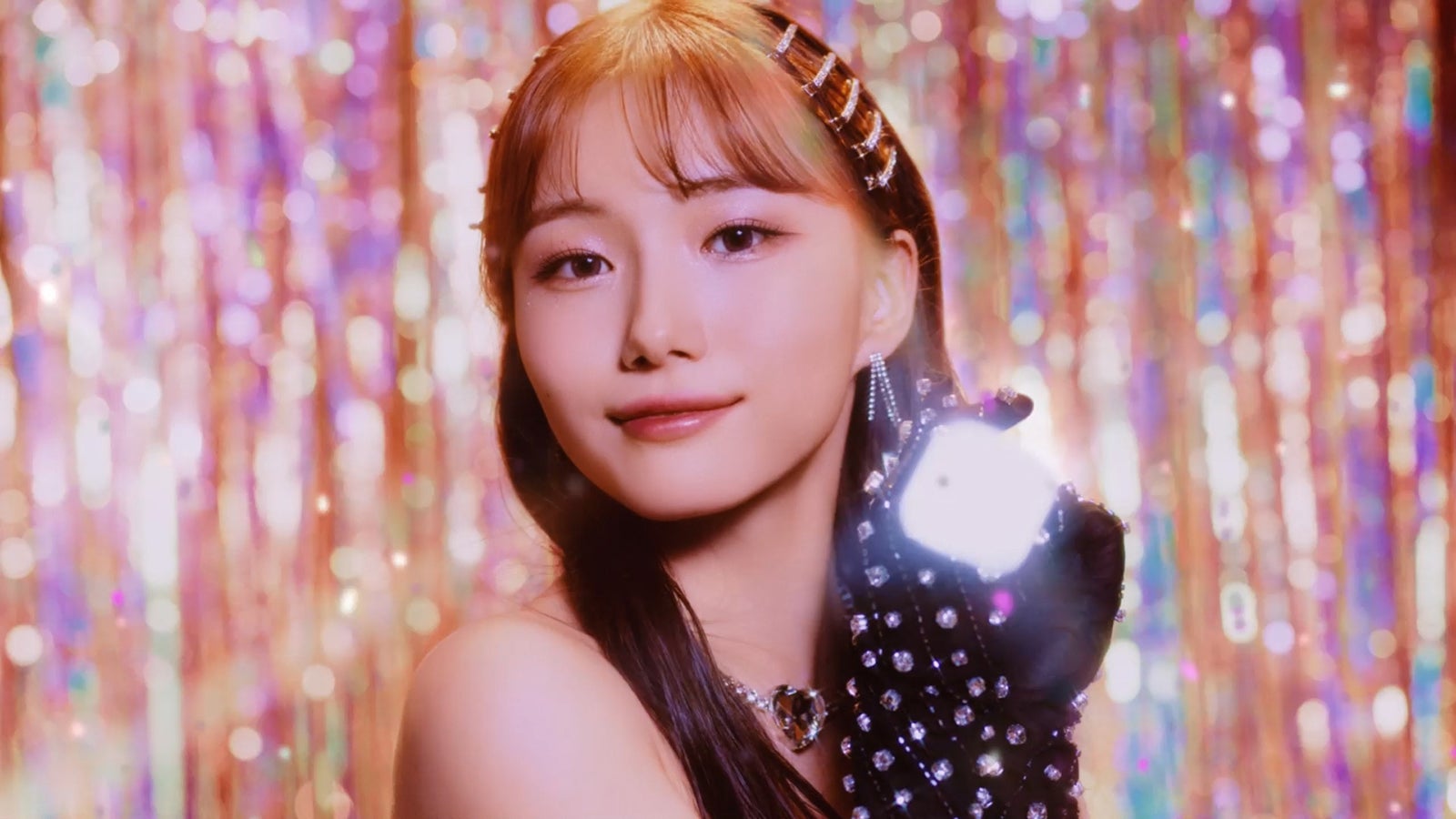 ヨンウン／新Web-CM「Catch Your Beauty！」篇より（提供写真）