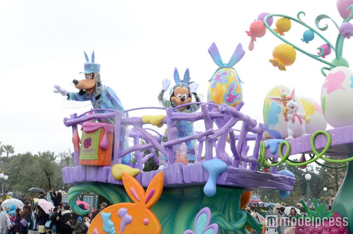 「ヒッピティ・ホッピティ・スプリングタイム」雨天バージョン(C)モデルプレス