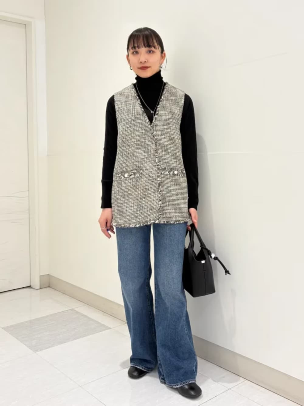 ツイード素材のベストできれいめに　出典：WEAR