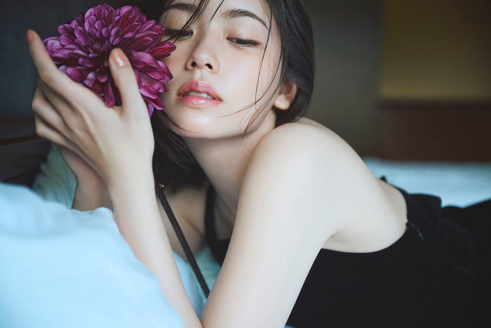 小芝風花カレンダー2026「Flower」(2025年12月12日発売)(C)マガジンハウス