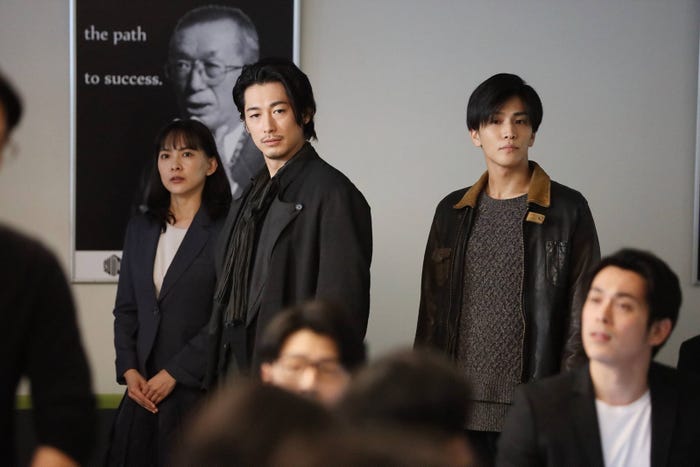 谷村美月、ディーン・フジオカ、岩田剛典/「シャーロック」第8話より(C)フジテレビ