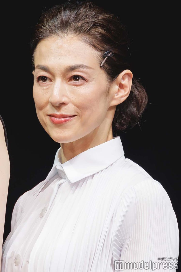 鈴木保奈美 model press 画像10/17) 鈴木保奈美「ムキムキに見える」ボディライン際立つドレス姿に絶賛の声「引き締まっててかっこいい」「気品に溢れてる」 - モデルプレス
