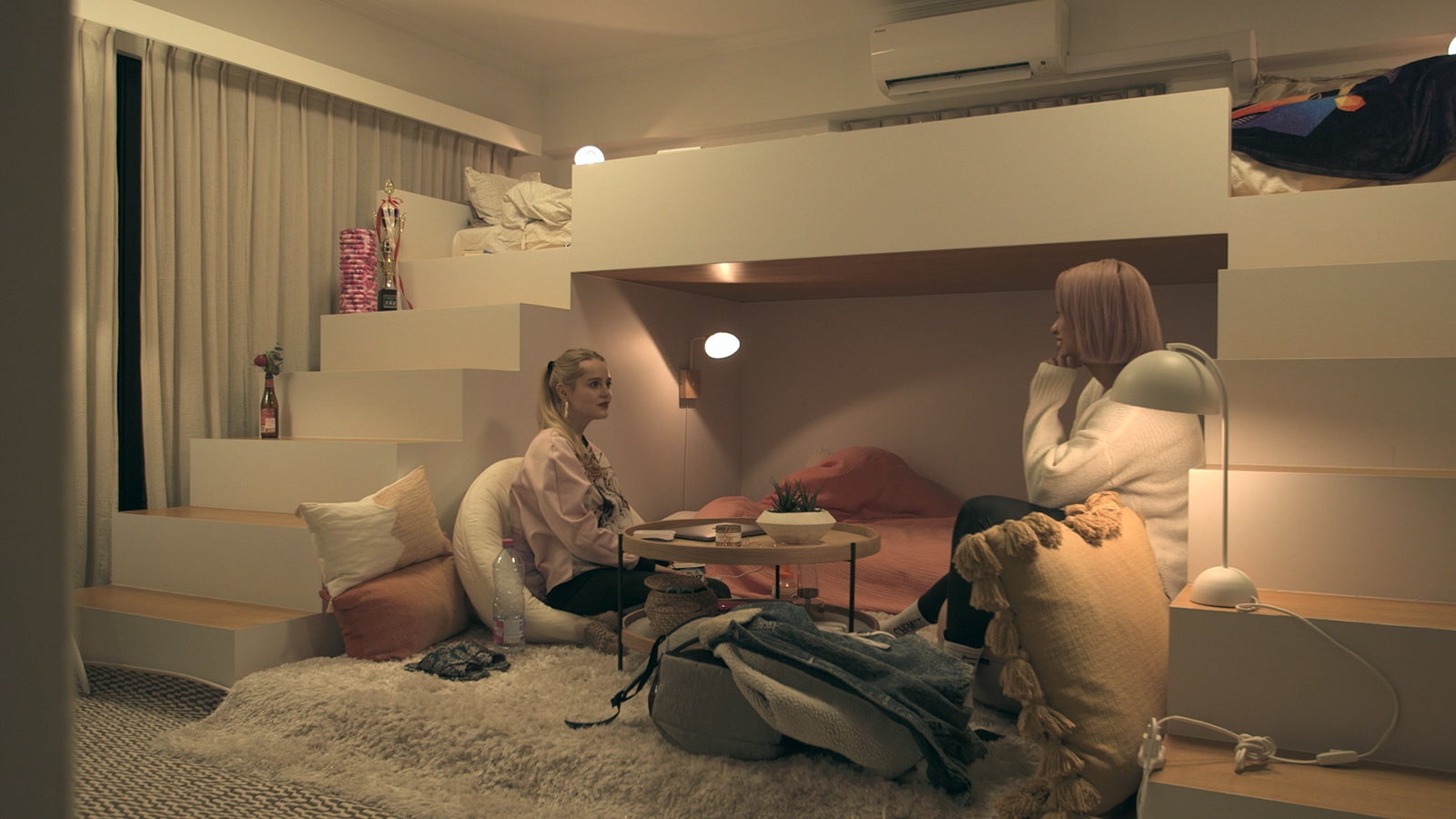 ビビ、花「TERRACE HOUSE TOKYO 2019-2020」36th WEEK（C）フジテレビ／イースト・エンタテインメント