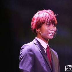 日常と非日常を“言葉”でつなぐ 舞台『真夜中のオカルト公務員』開幕【ゲネプロレポート】