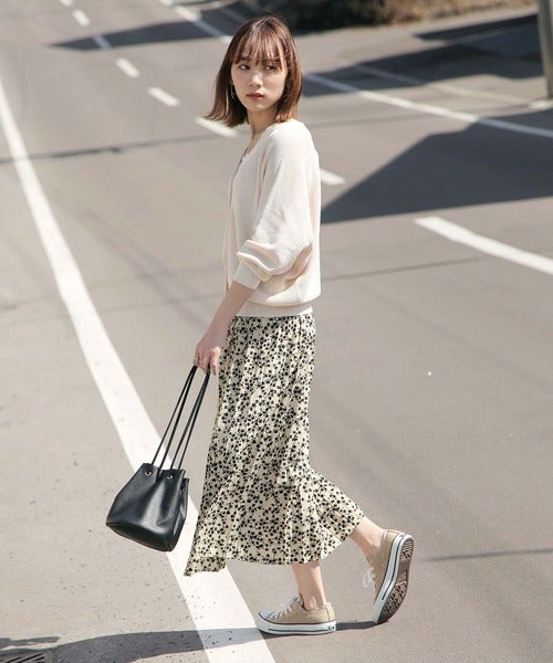 ぽっちゃりさんに似合うスカートコーデ 着痩せテクでスタイルアップを叶える モデルプレス