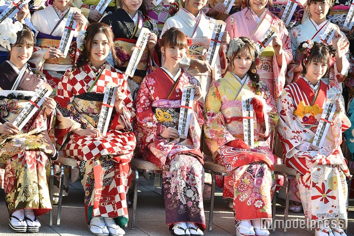 加藤美南、北川綾巴、荻野由佳、込山榛香、朝長美桜/AKB48グループ成人式記念撮影会 (C)モデルプレス