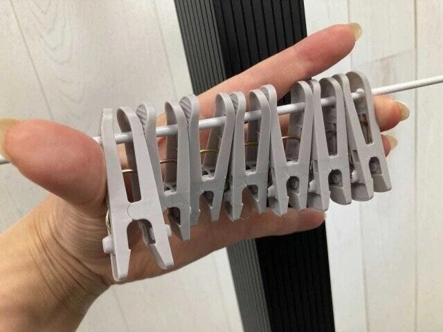 ダイソーの洗濯物が一度に外せるピンチハンガー