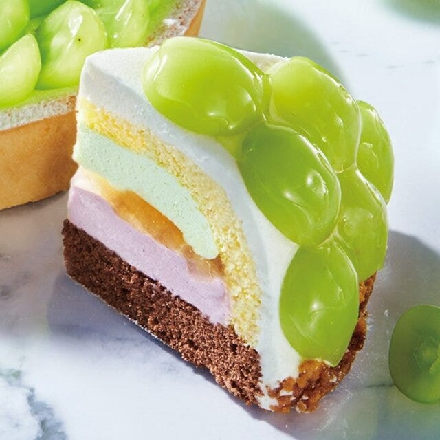 シャトレーゼ　シャインマスカット　期間限定スイーツ　フルーツボンブケーキ
