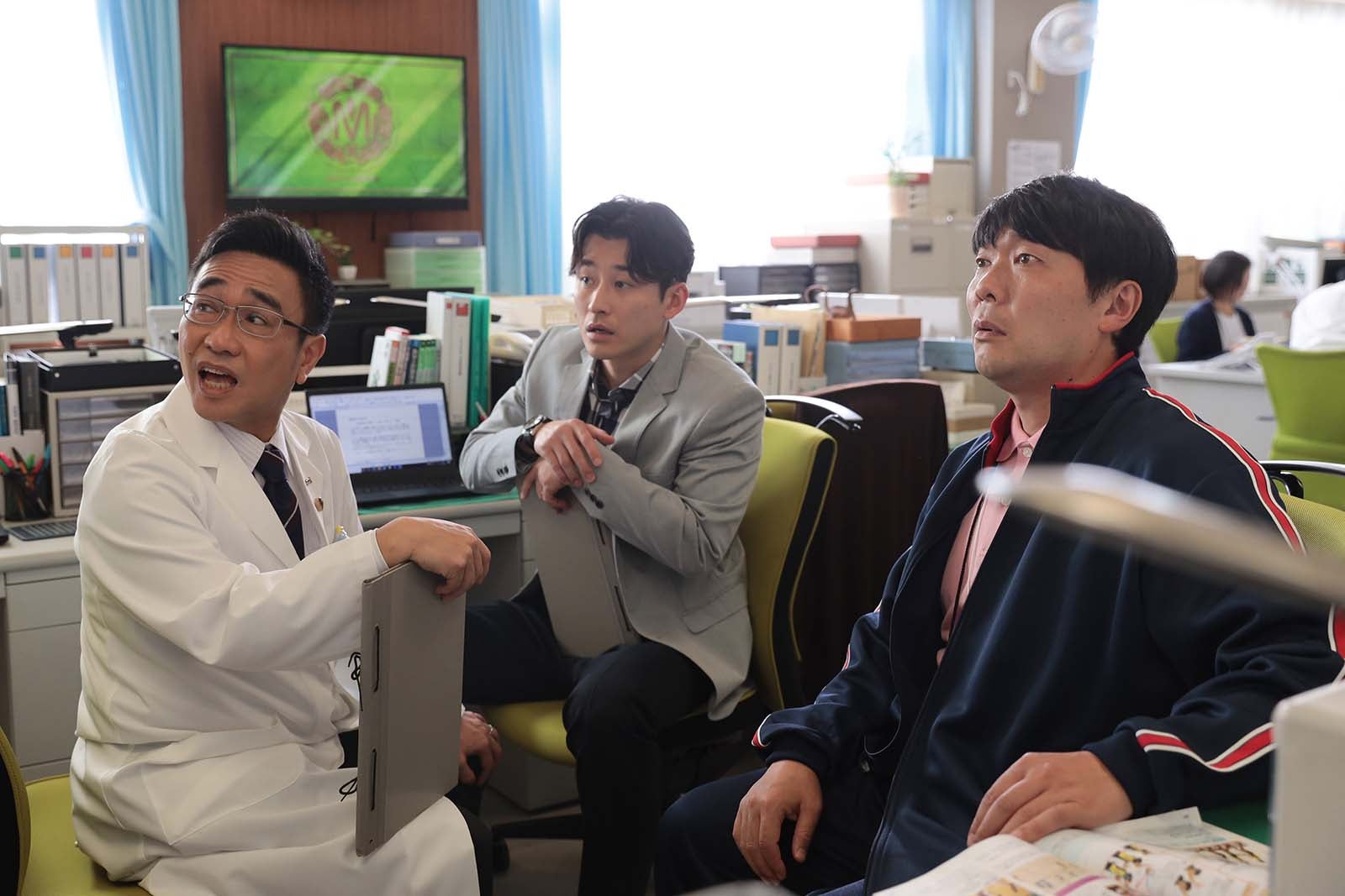 （左から）八嶋智人、馬場徹、オラキオ 「未来への10カウント」第3話より（C）テレビ朝日