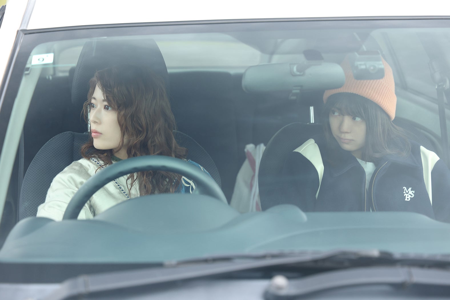 【ふたりエスケープ 第1話】先輩（岩本蓮加）、後輩（冨里奈央）に“プロの現実逃避”を伝授 到着した思わぬ目的地とは