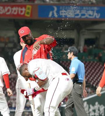 広島・新井監督「よくなってきている」 3年ぶり2戦連続サヨナラ！玉村＆小園負傷交代も一丸 モンテロ押し出し！ファビアン同点弾