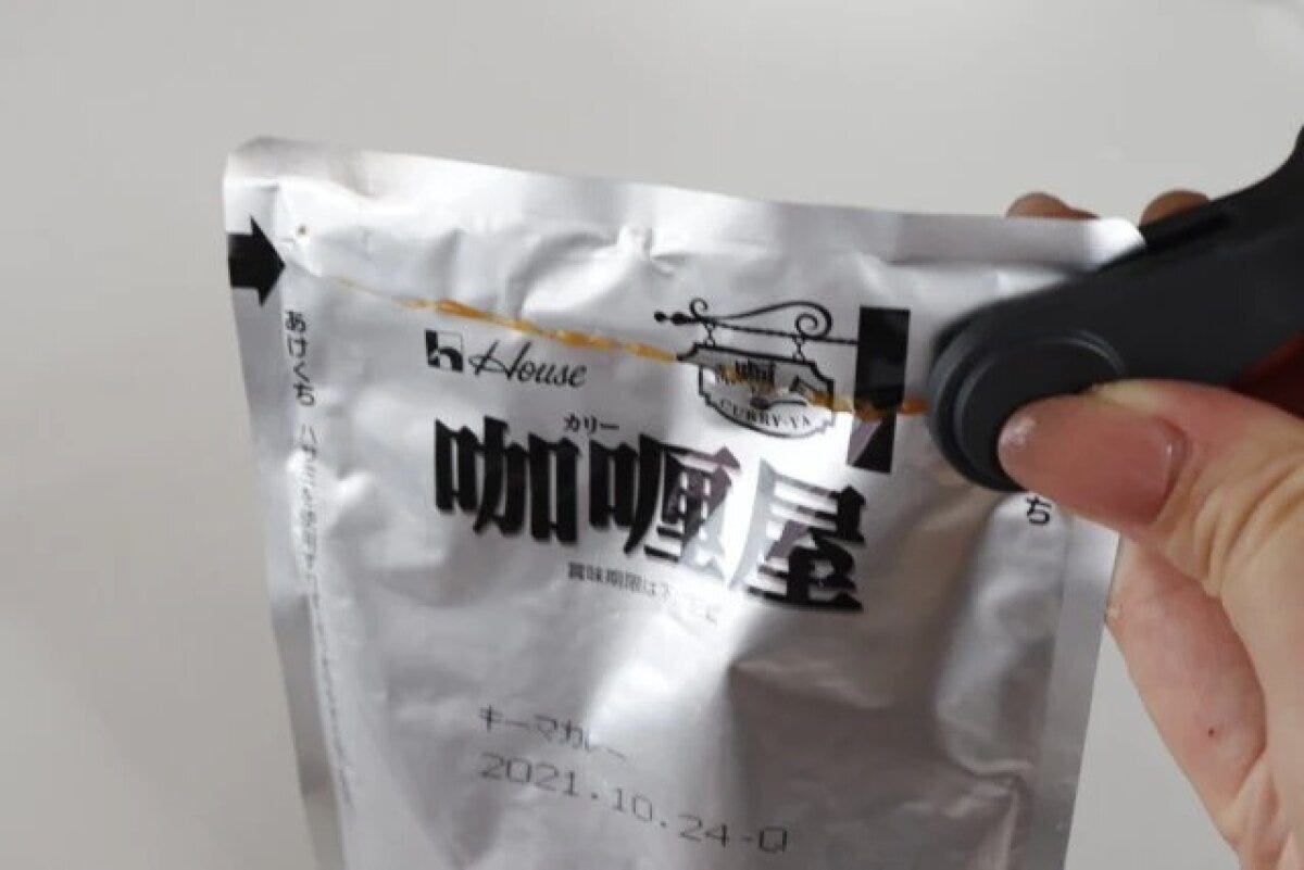 ダイソー レトルトしぼりandカッター 使用例 カッター ダイソー レトルトしぼりandカッター 使用例 カッター