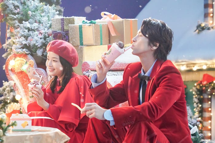 広瀬すず、山下智久/新TVCM「マックカフェ『マックのいちごフラッペ』」篇(提供写真)