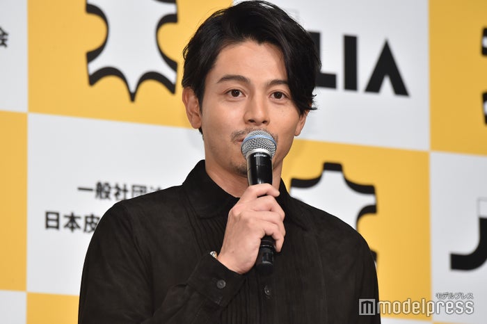 岡田結実 吉沢悠と ベストレザーニスト18 受賞 レザーのミニスカで美脚披露 モデルプレス 岡田結実 吉沢悠と ベストレザーニスト18 受賞 レザーのミニスカで美脚披露 モデルプレス