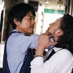 唐沢寿明、絶対聴感を持つボイスプロファイラー真木よう子と組み事件に立ち向かう『ボイス』第1話