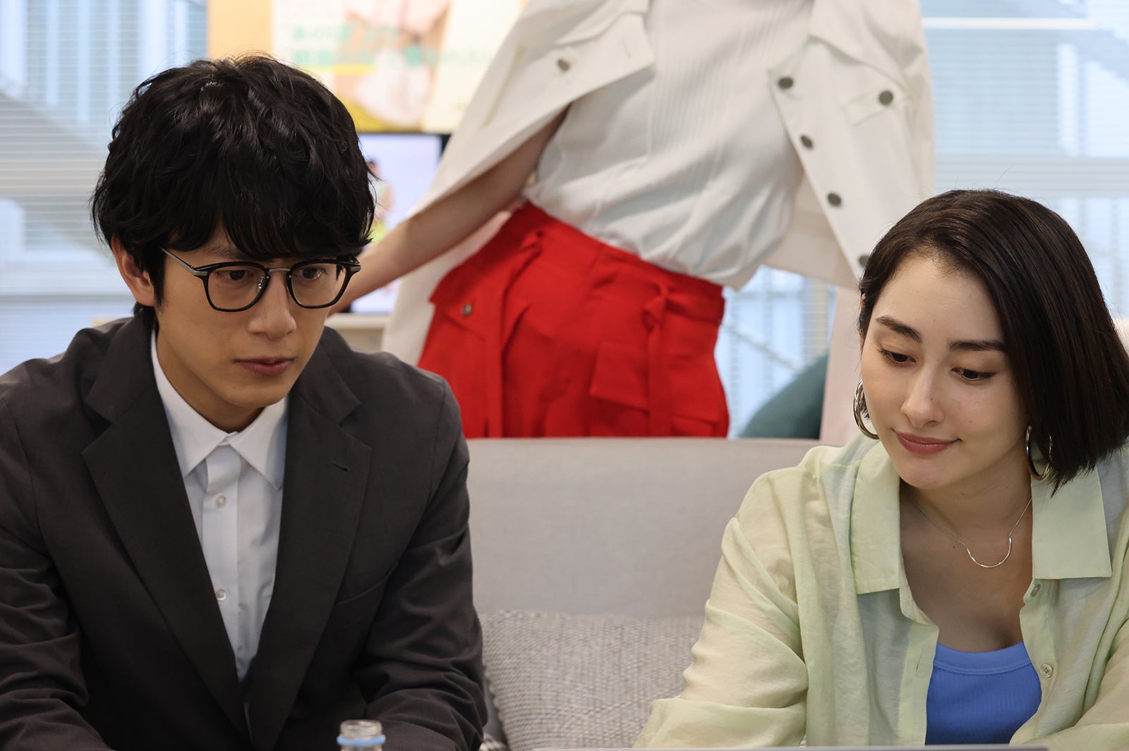 溝端淳平、早見あかり「何曜日に生まれたの」第3話より（C）ABCテレビ