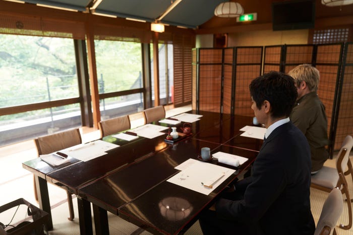 西島秀俊、内野聖陽「きのう何食べた? season2」第10話より(C)「きのう何食べた? season2」製作委員会(C)よしながふみ/講談社