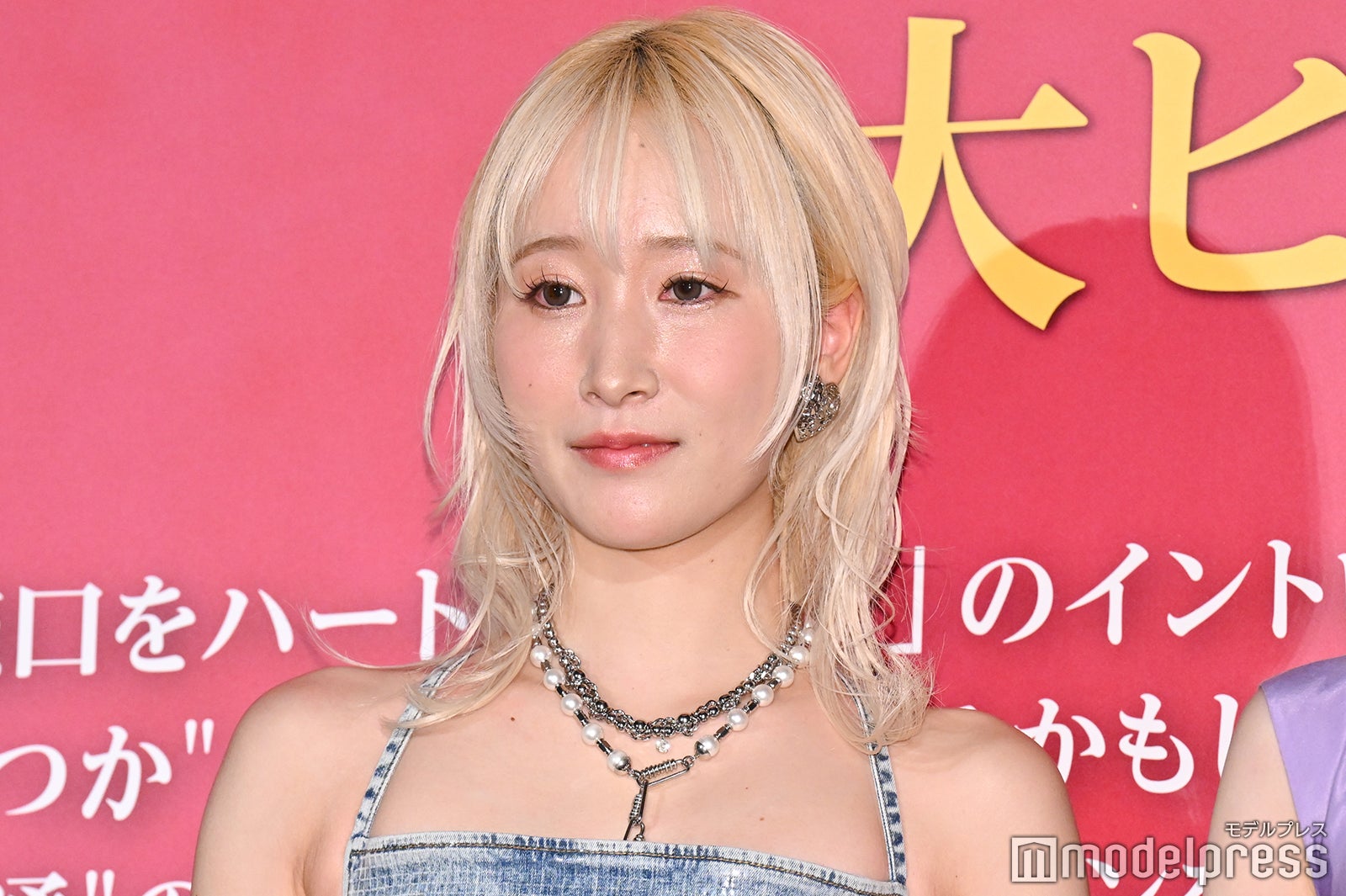 シンガーソングライター乃紫（のあ）、ミニスカからスラリ美脚披露「スタイル抜群」の声