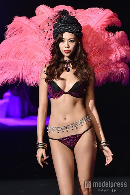 「Ravijour 2014 WINTER COLLECTION FASHION SHOW」より