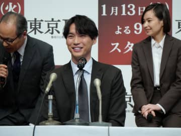 福士蒼汰 共演者から広報合戦されて照れ笑い 魅力あふれるスーツ姿もかっこいい