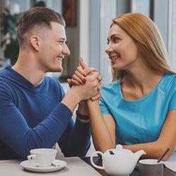 触られても嫌じゃない!女性がときめく「ボディタッチ」とは