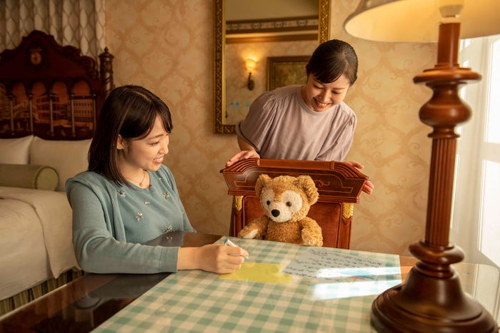 ライティングデスク(C)Disney