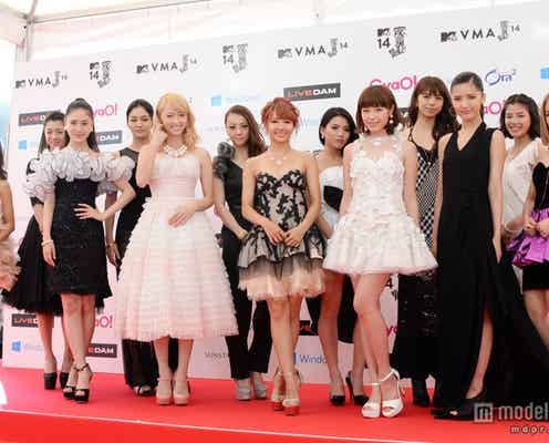 E-girls、SEXYドレスで大人の色気 新たな一面で魅了