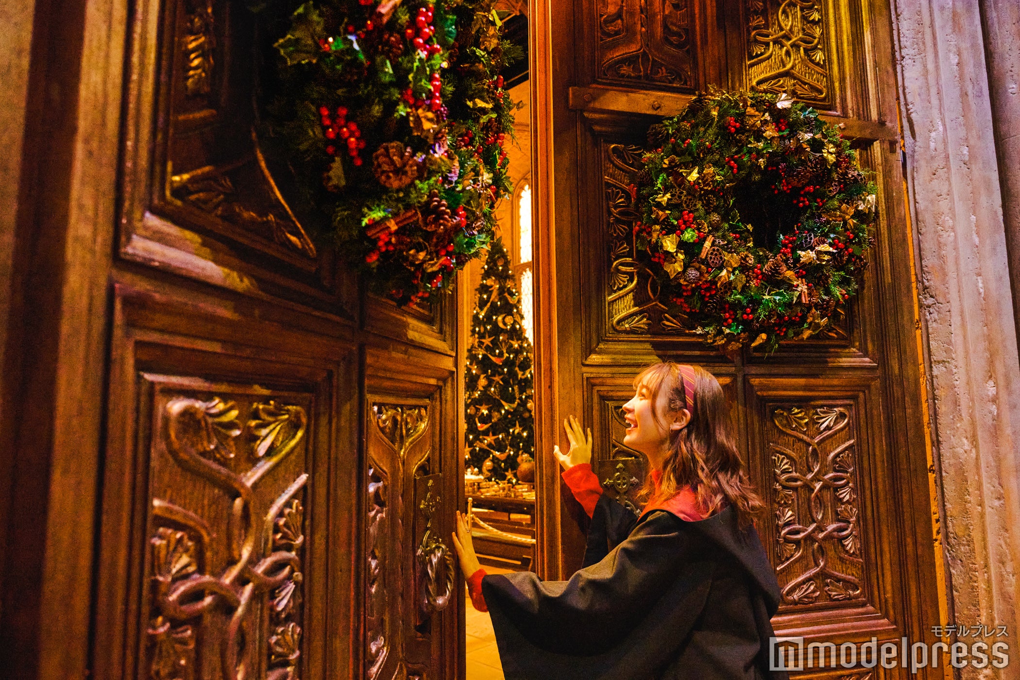 扉が開くと...（C）モデルプレス