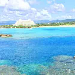 吸い込まれそうな青い海と空が美しい沖縄（C）モデルプレス