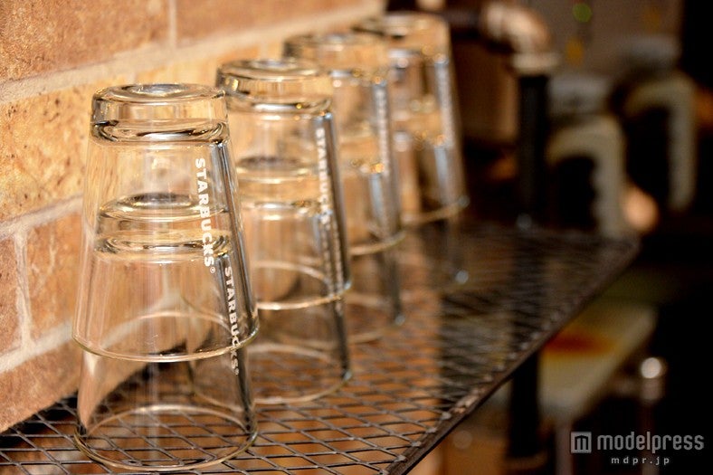 「Starbucks Doppio Bar（スターバックス ドピオ バール）」店内風景