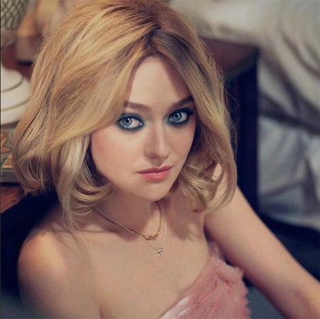 ダコタ・ファニング、メイクで激変？　スッピンとは別人の美しさを披露