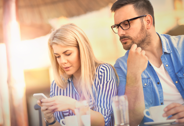 他の男と話す 割り込む 他の男と話す 割り込む
