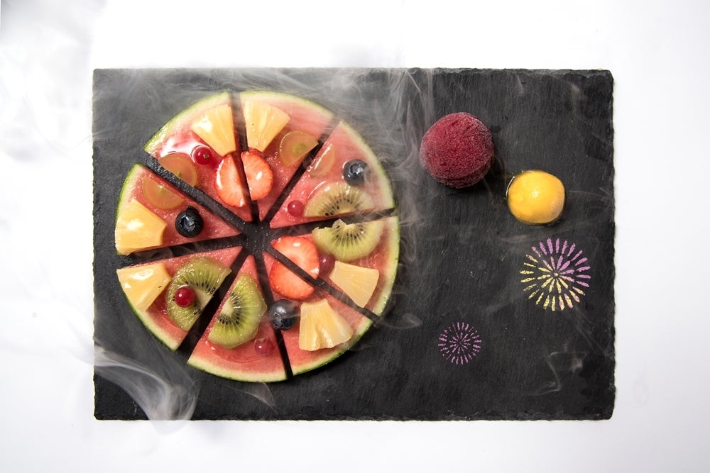 「打ち上げ花火、下から見るか？横から見るか？」池袋＆名古屋にコラボカフェ　花火がモチーフに