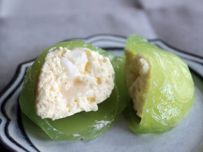 ふわっと軽いマシュマロ入りクリームと、バニラソースの香りが融合