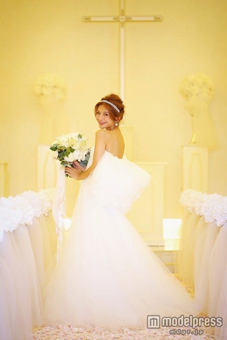 大石参月、ウエディングドレス4変化　地元で結婚パーティーを開催