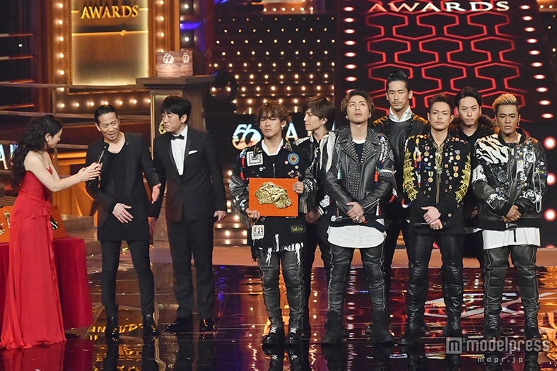 駆けつけたHIRO（左から2番目）