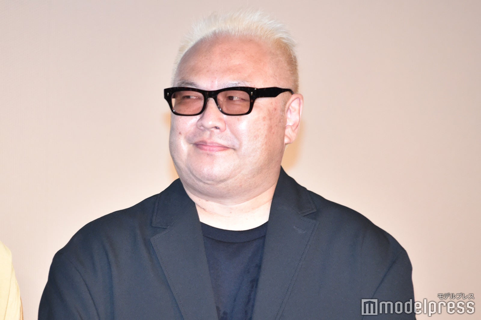 秋山純監督 （C）モデルプレス