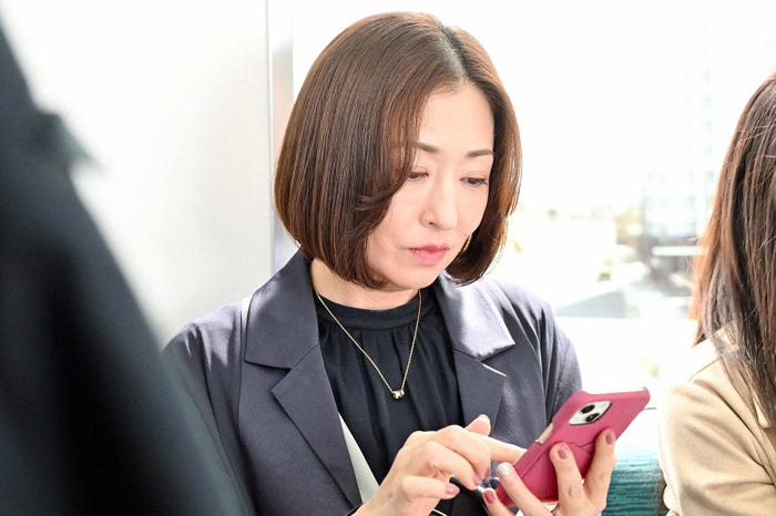 松雪泰子「ペンディングトレイン―8時23分、明日 君と」第1話より(C)TBS