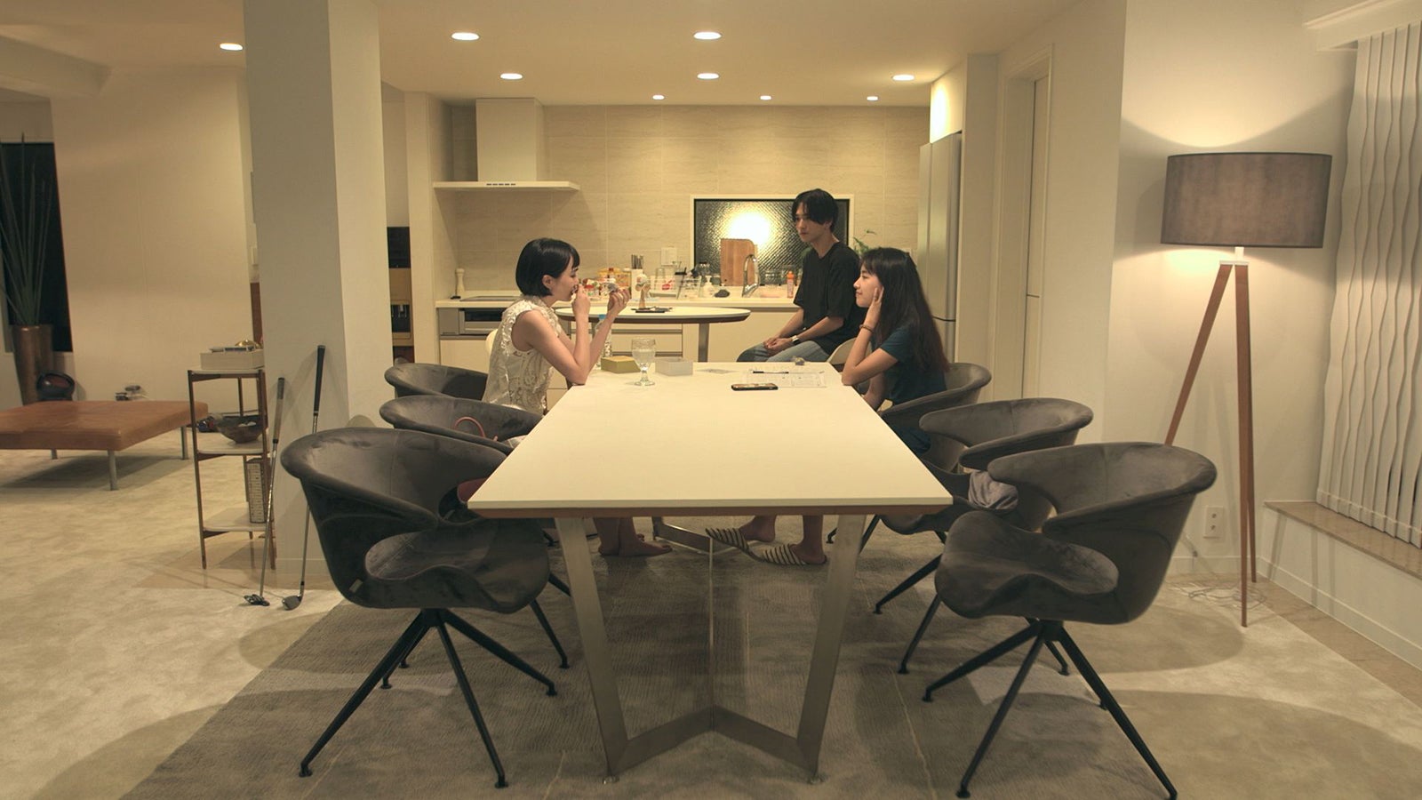 香織、流佳、春花「TERRACE HOUSE TOKYO 2019-2020」15th WEEK（C）フジテレビ／イースト・エンタテインメント