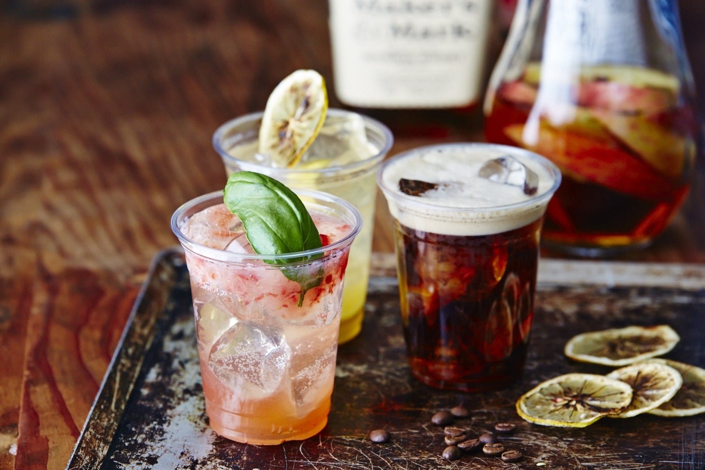 は右から時計回りに「ラテモヒート」、「ストロベリー&バジル」「ブルックリン レモネード」／画像提供：株式会社フレーバーワークス