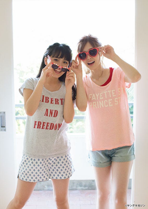 大園桃子、白石麻衣(C)佐藤佑一/ヤングマガジン