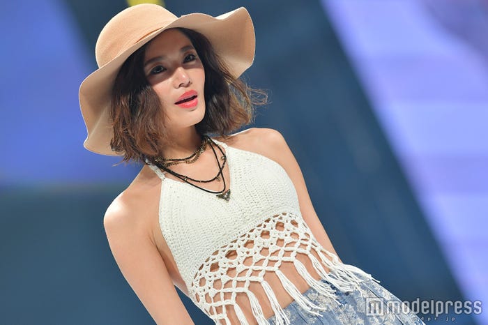 島袋聖南 (C)モデルプレス