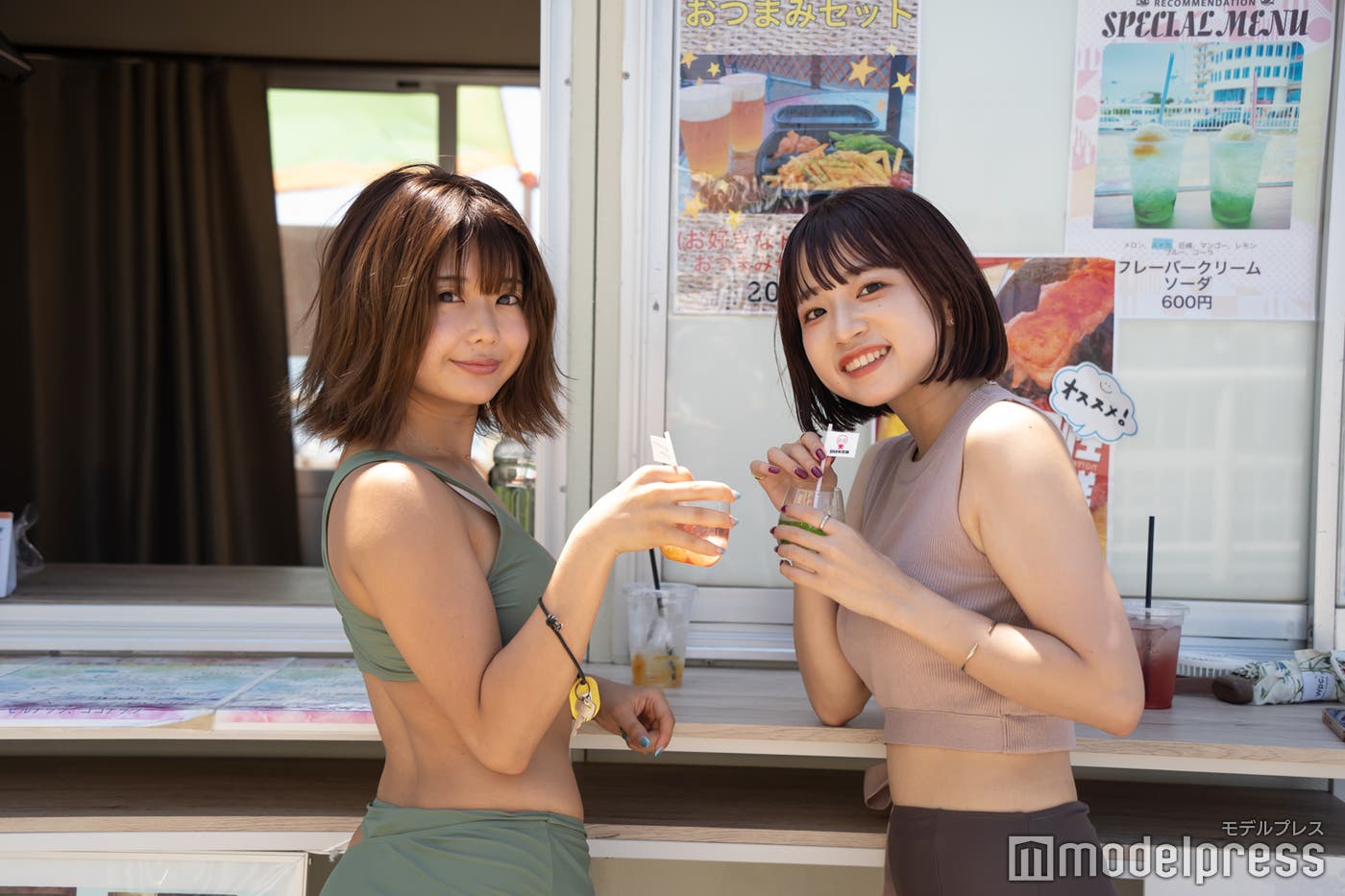 (左から)藤田もも、中村菜々(C)モデルプレス