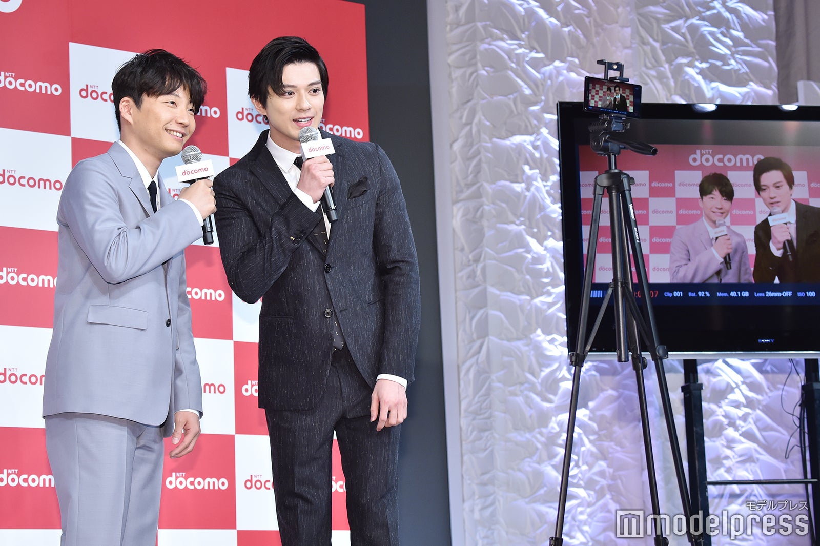 星野源、新田真剣佑 （C）モデルプレス