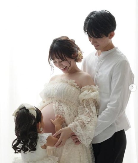 「今日好き」しゅんまや夫婦、マタニティフォト公開 愛娘との家族写真に反響「素敵すぎる」