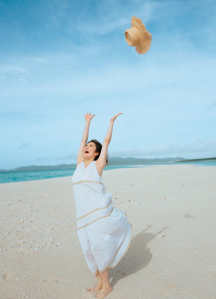 樋口日奈1st写真集「恋人のように」セブンネット限定版裏表紙/画像撮影:前康輔(画像提供:光文社)
