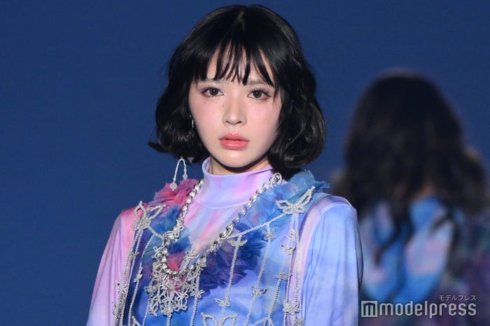 鎮⻄寿々歌(C)モデルプレス