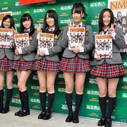 発売記念握手会を行ったNMB48(写真左から:上西恵、渡辺美優紀、山本彩、福本愛菜、小谷里歩)