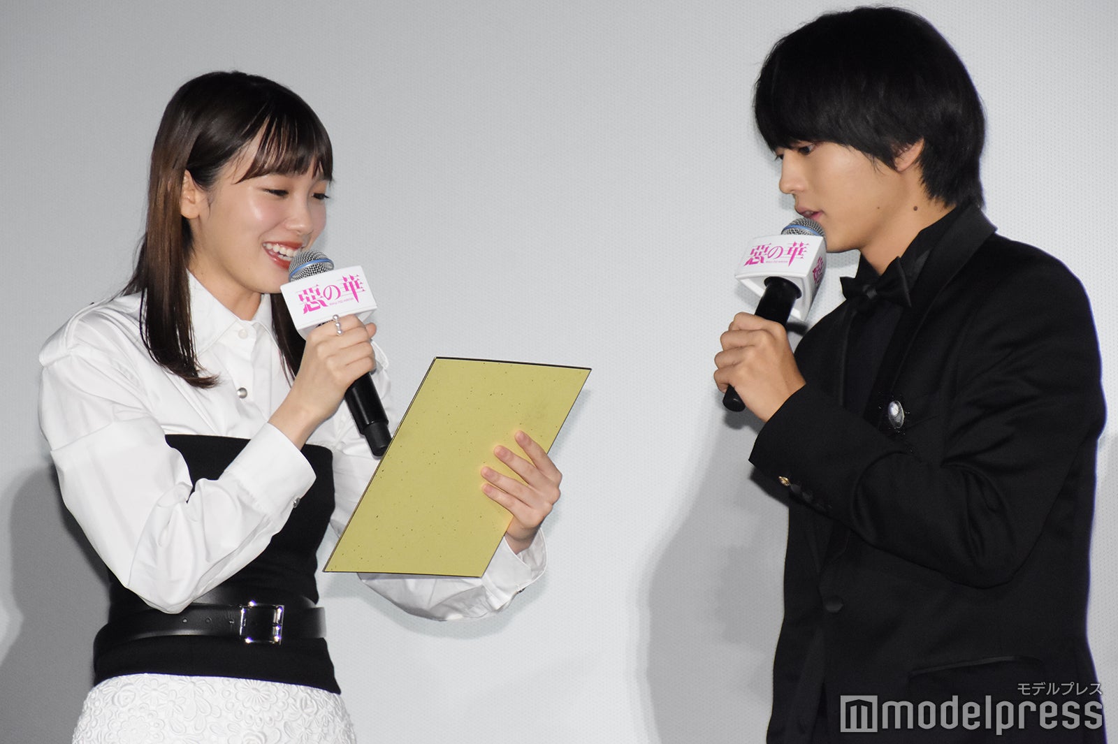 飯豊まりえ、伊藤健太郎（C）モデルプレス